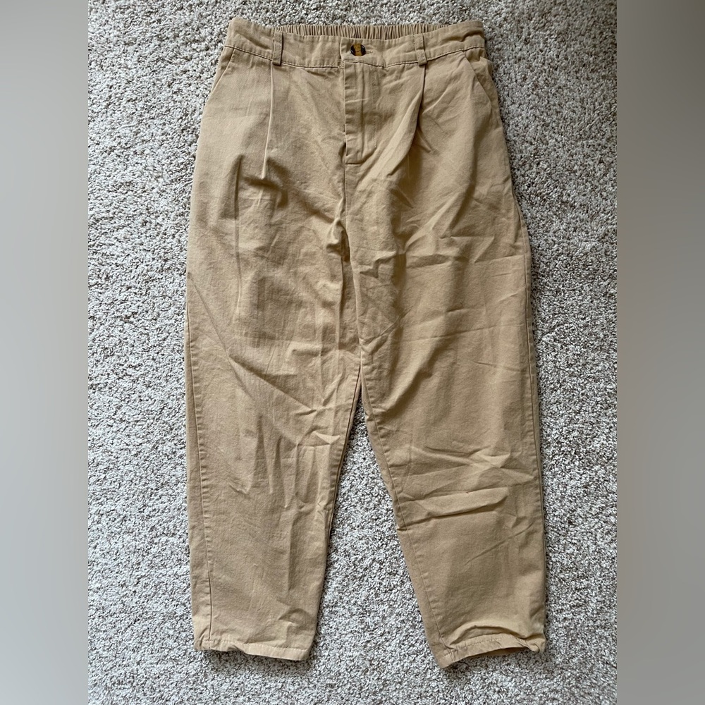 Petite Women Size 2-4 - Casual Khaki Trousers/Slacks. No brand tag.